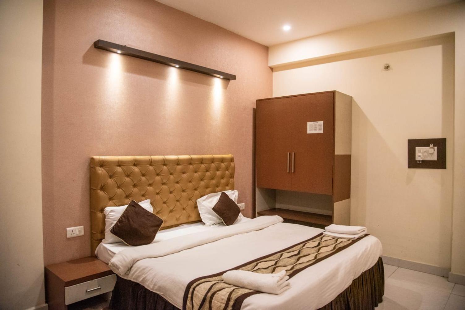 Maple Delite Lucknow Exterior foto
